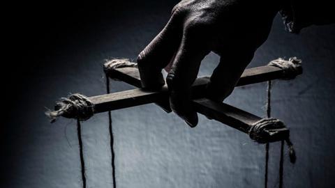 holding_the_strings.jpg